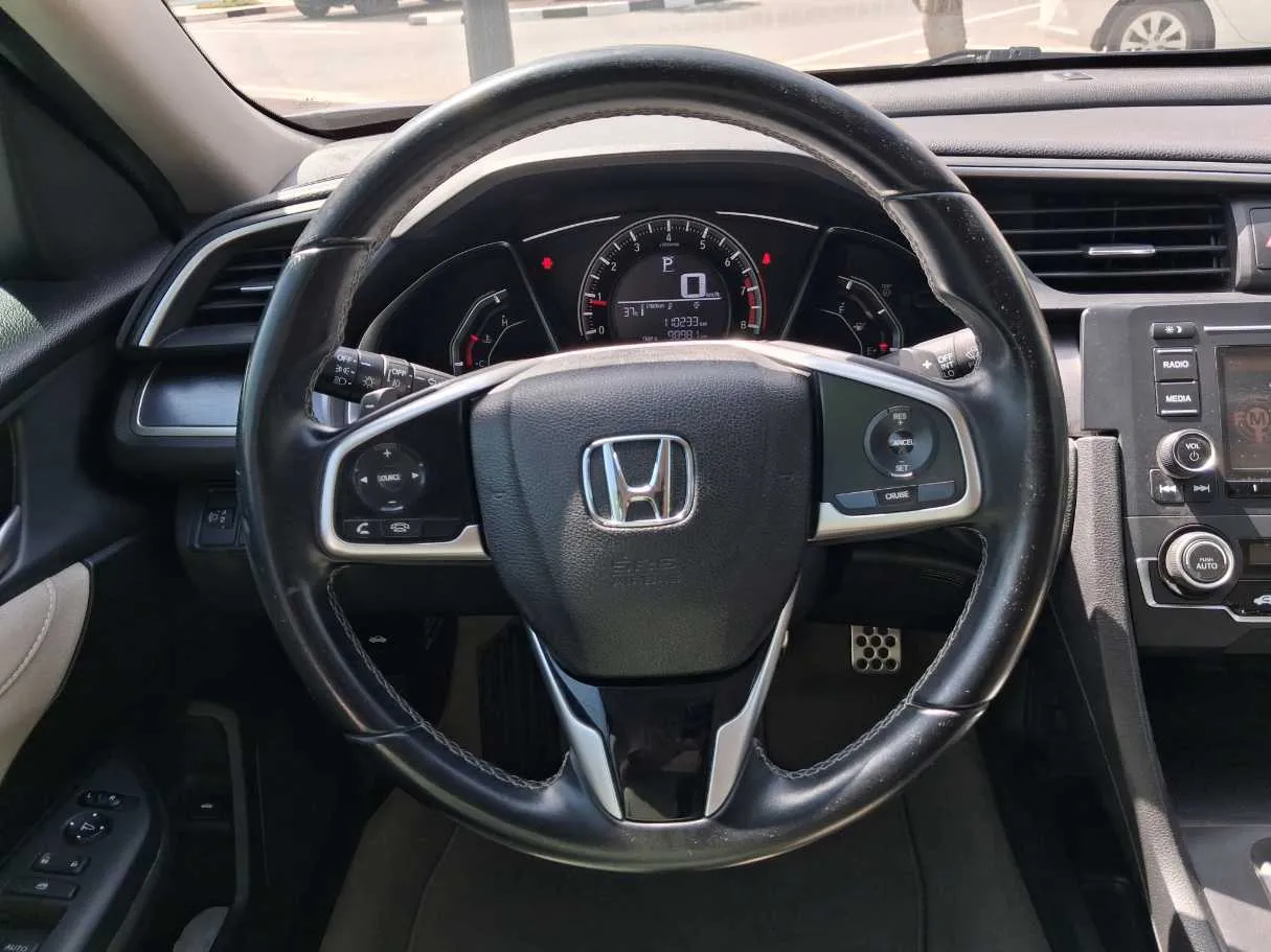Car image 17