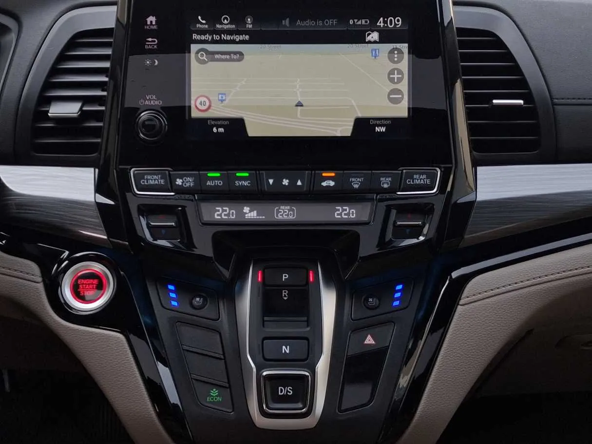 Car image 14