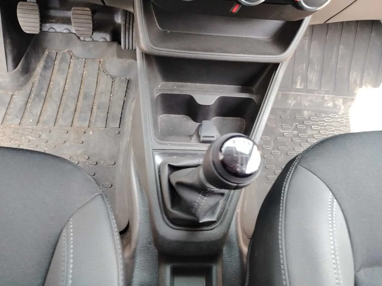 Car image 17