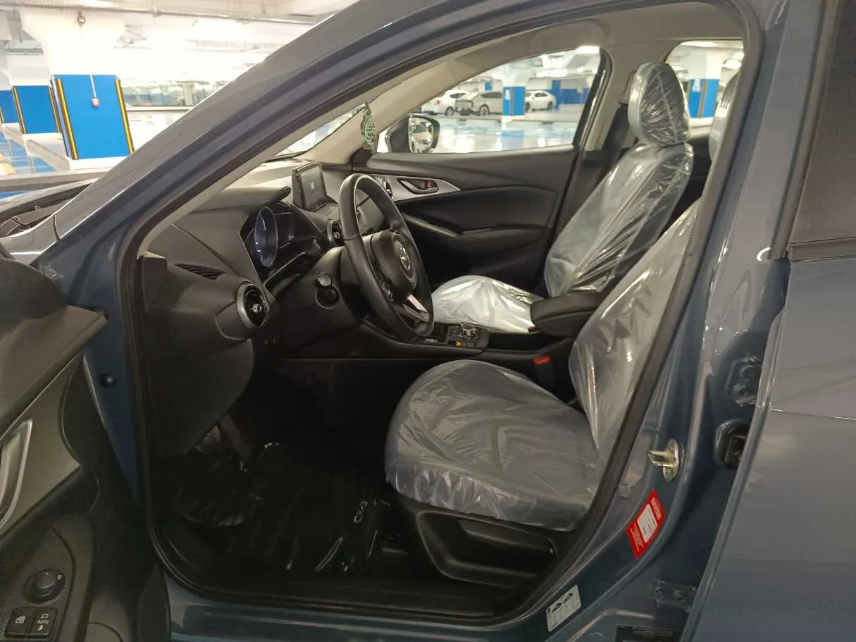 Car image 14