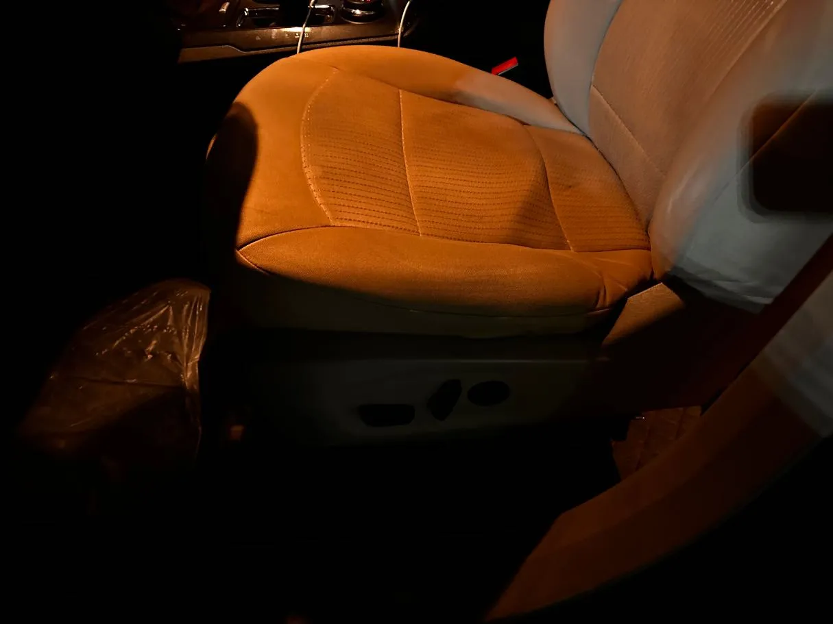 Car image 25