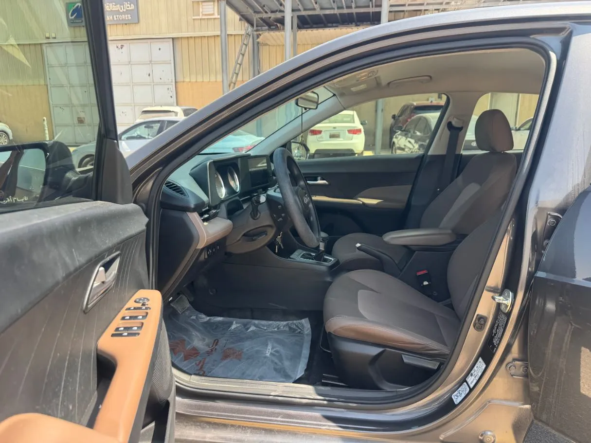 Car image 11