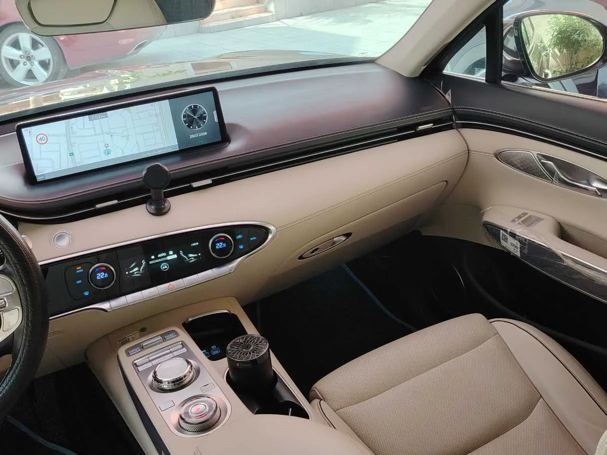 Car image 22