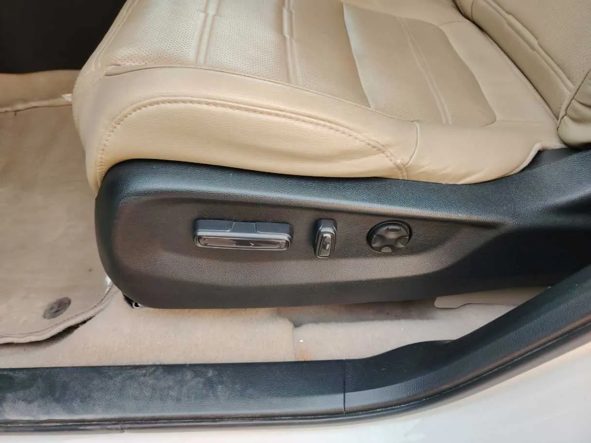Car image 44