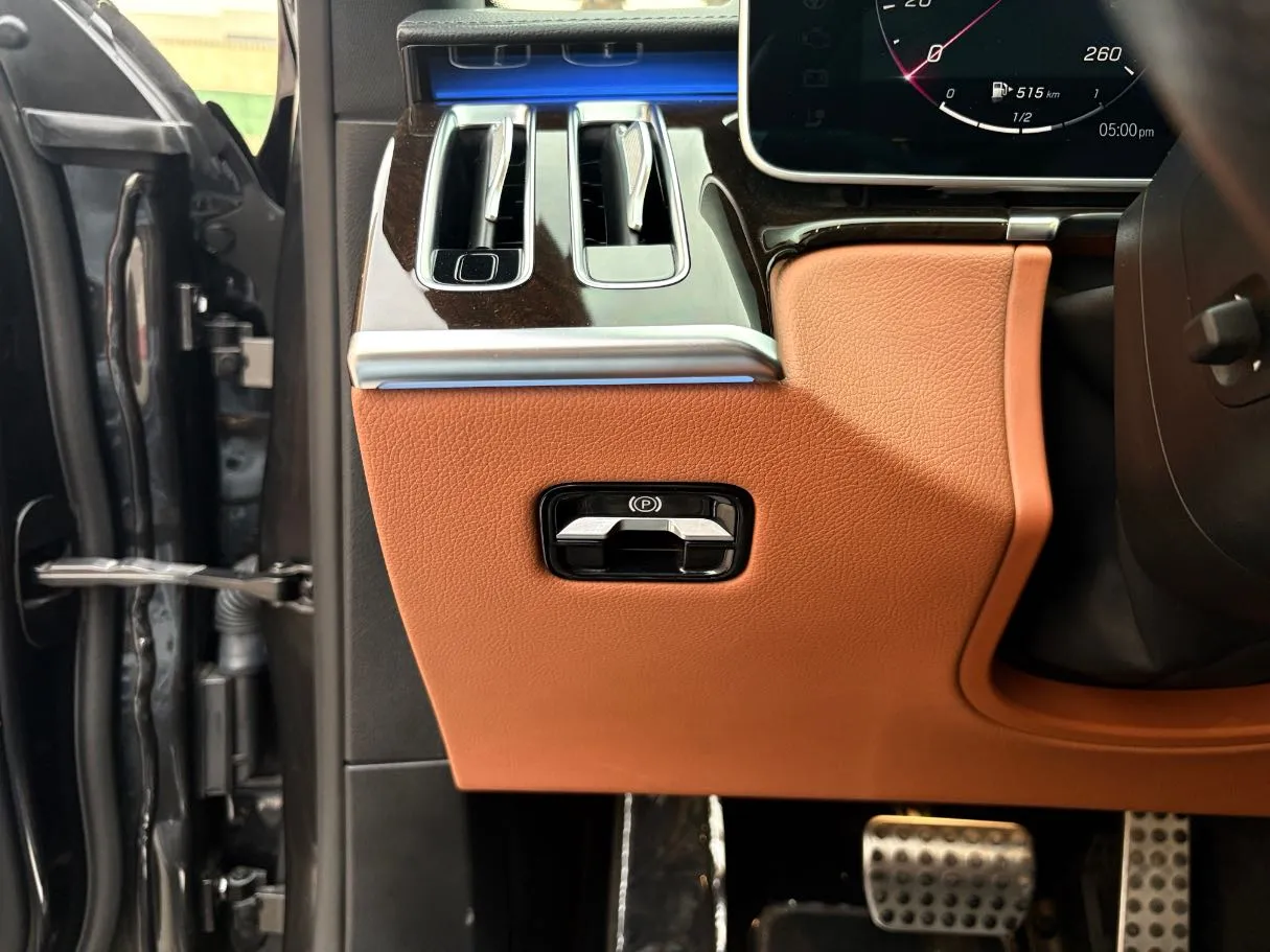 Car image 27