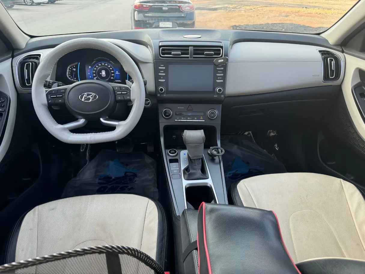 Car image 15