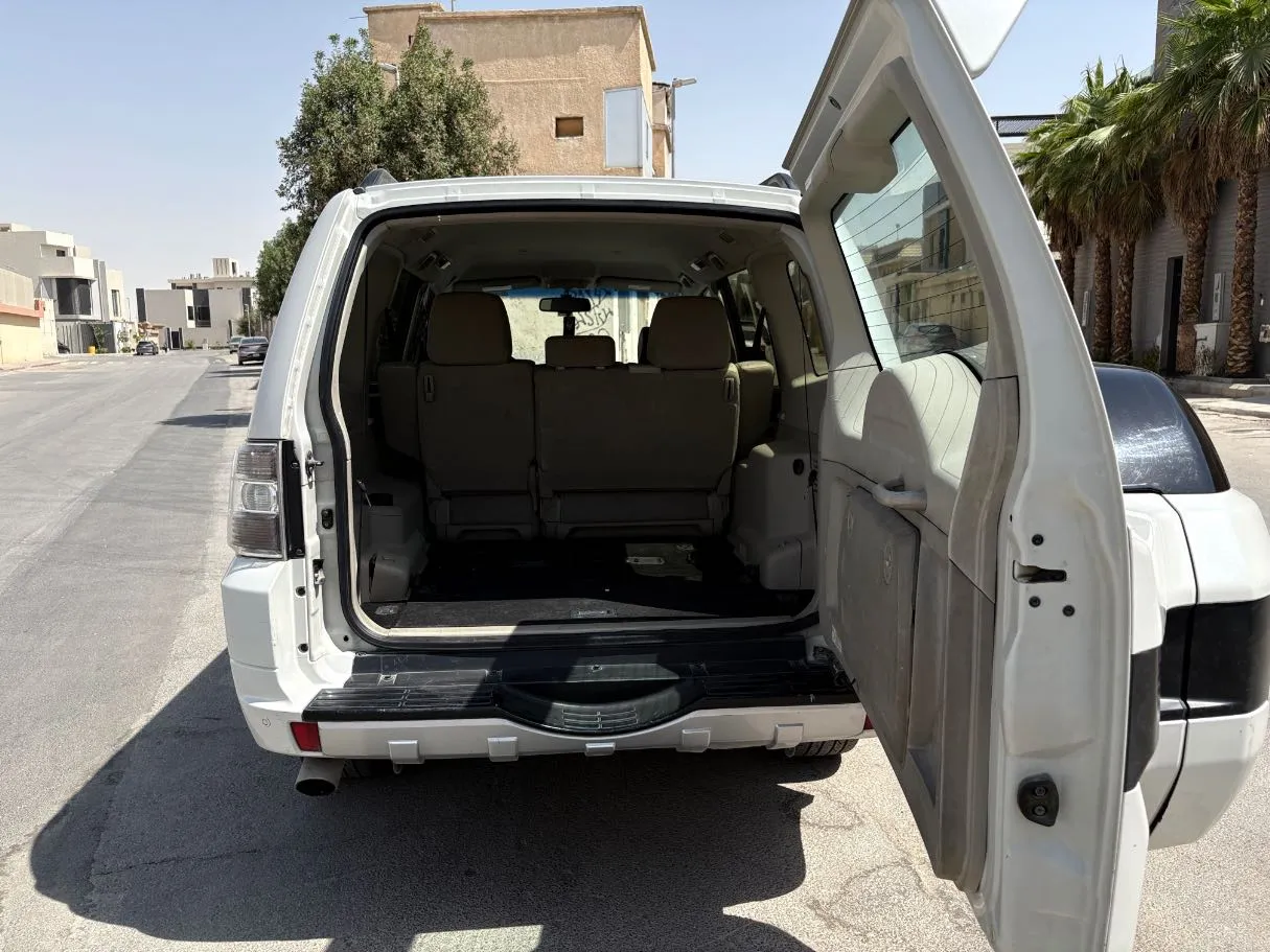 Car image 24