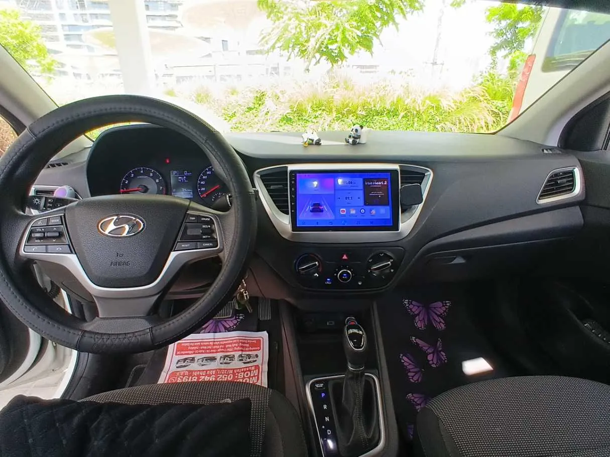 Car image 16