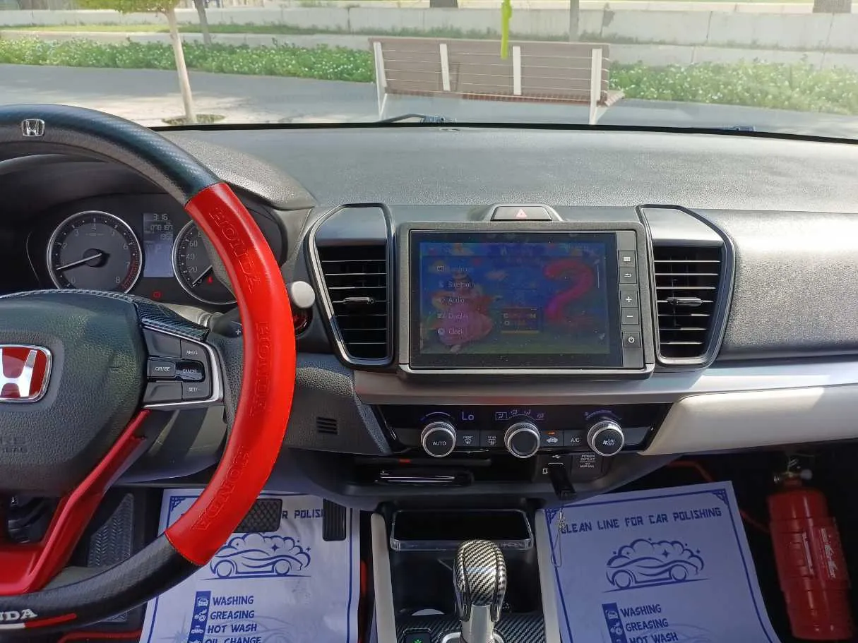 Car image 16