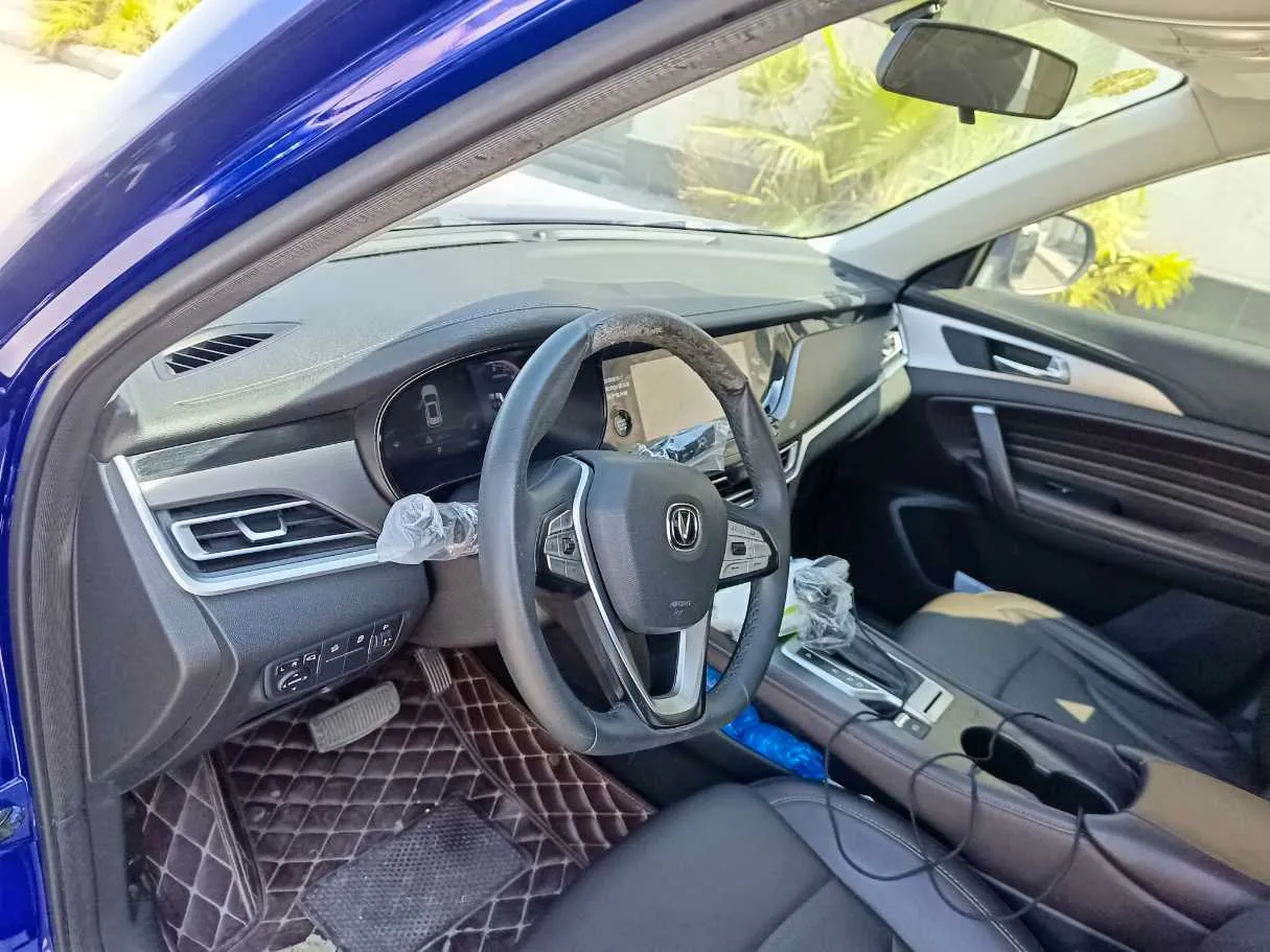 Car image 13