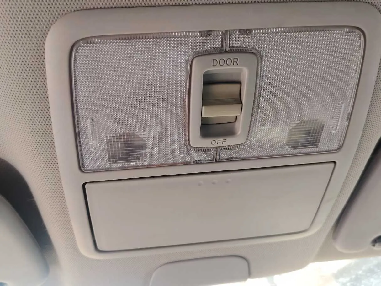 Car image 26