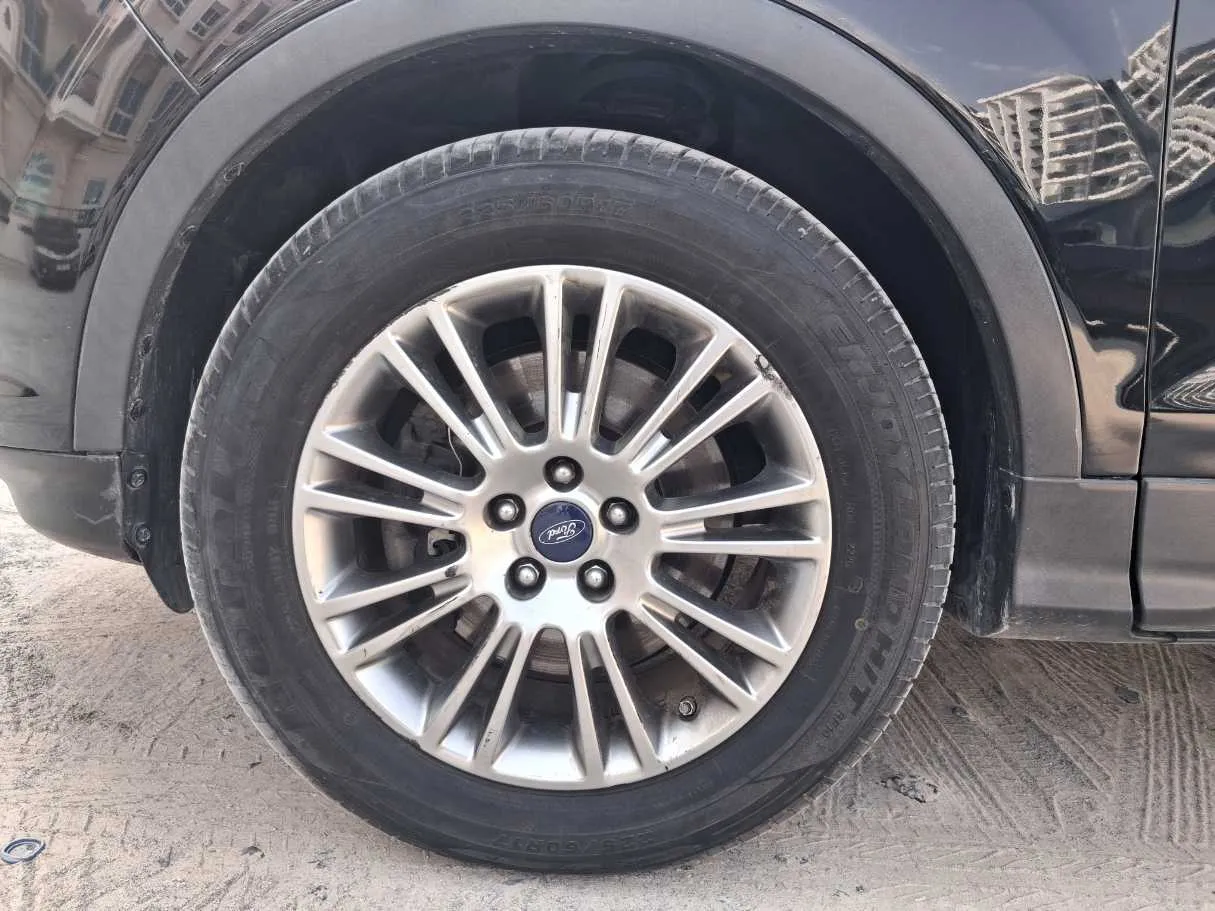 Car image 9