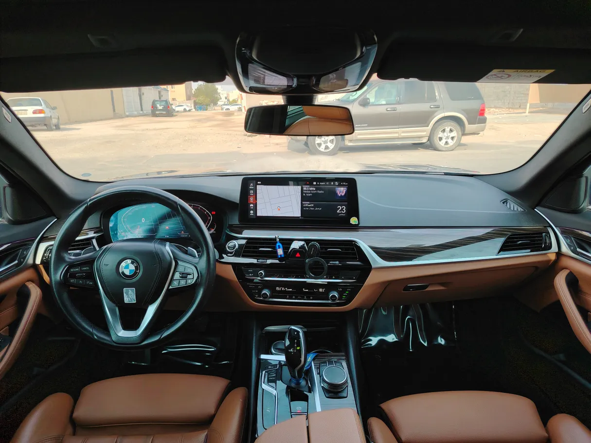 Car image 19