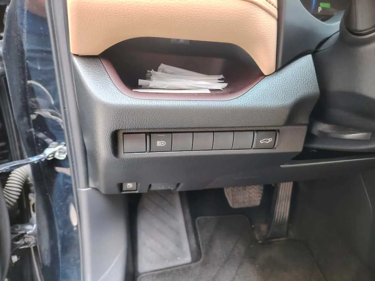 Car image 33