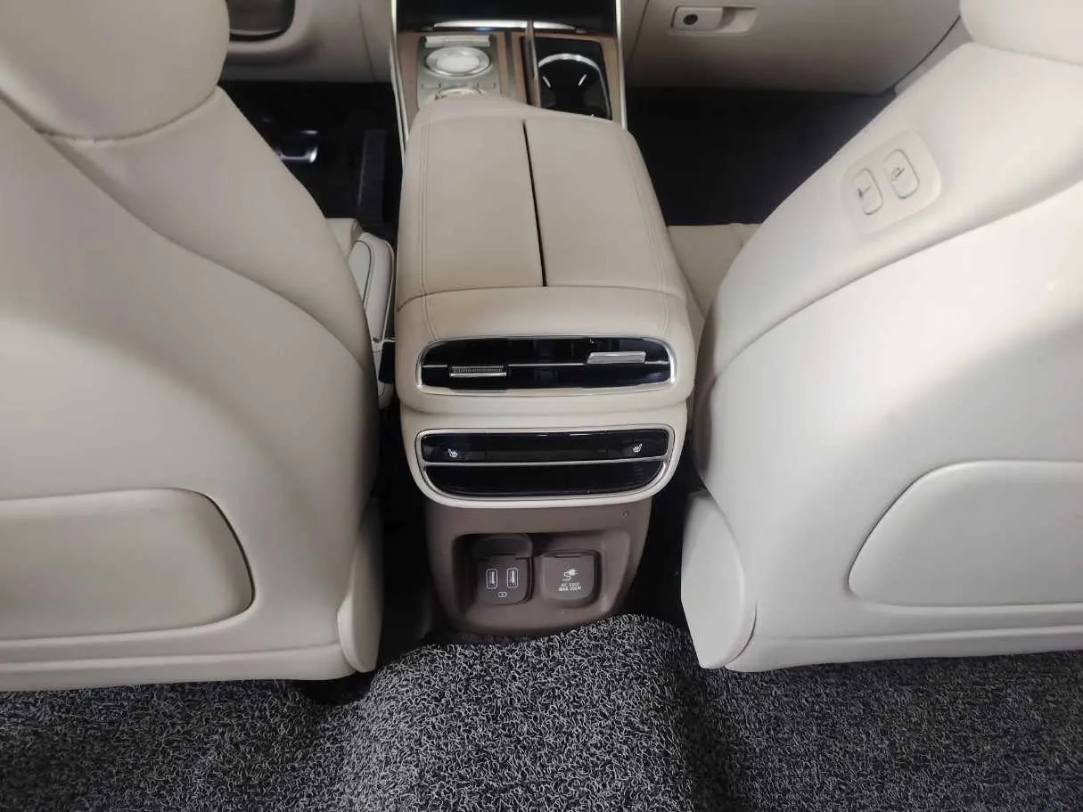Car image 37