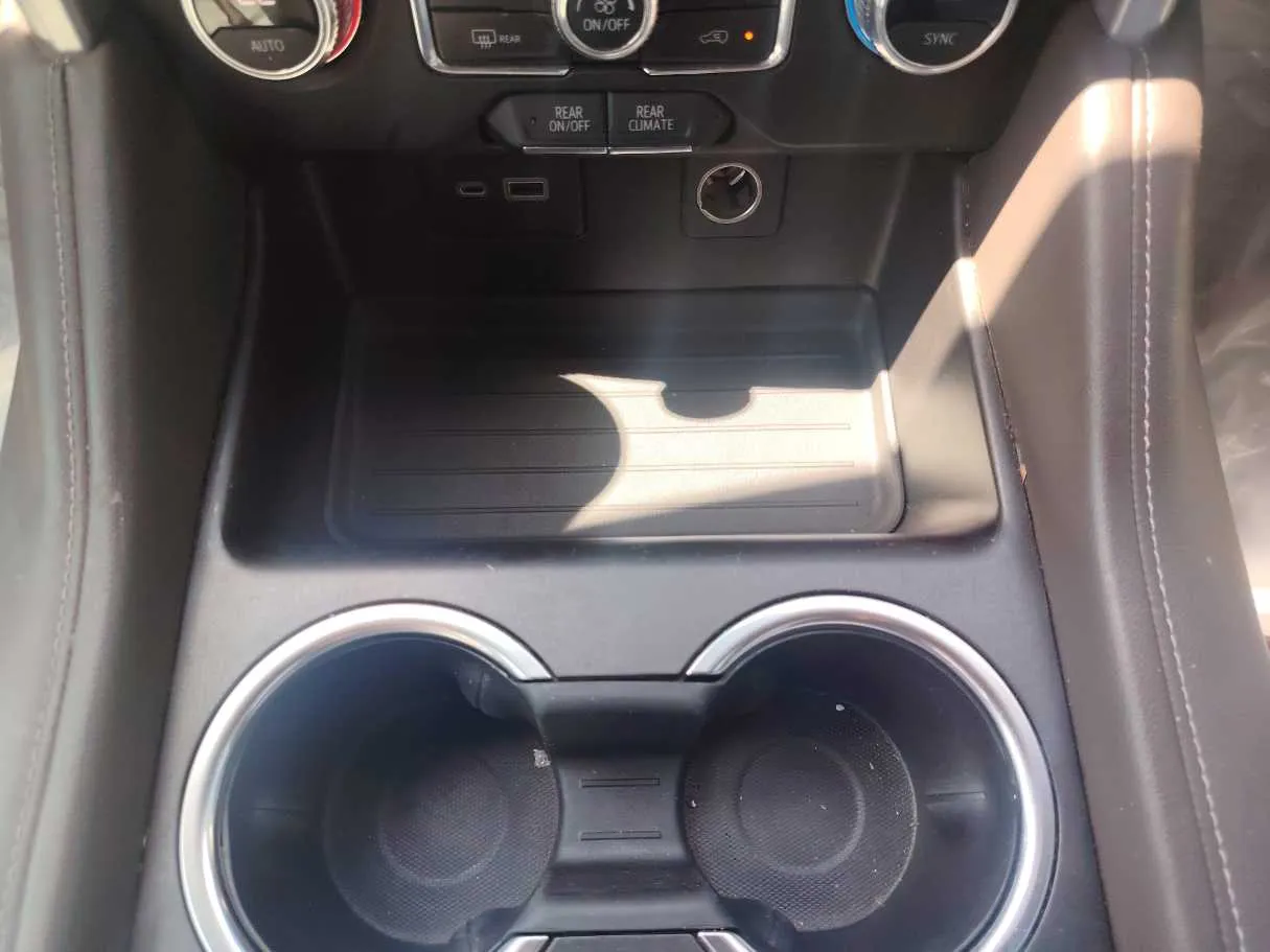 Car image 23