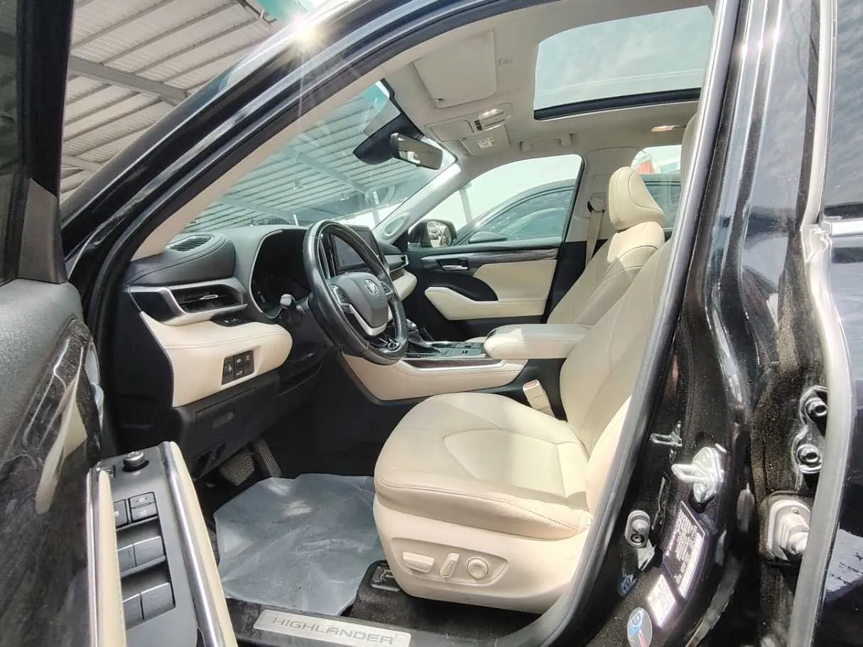 Car image 15