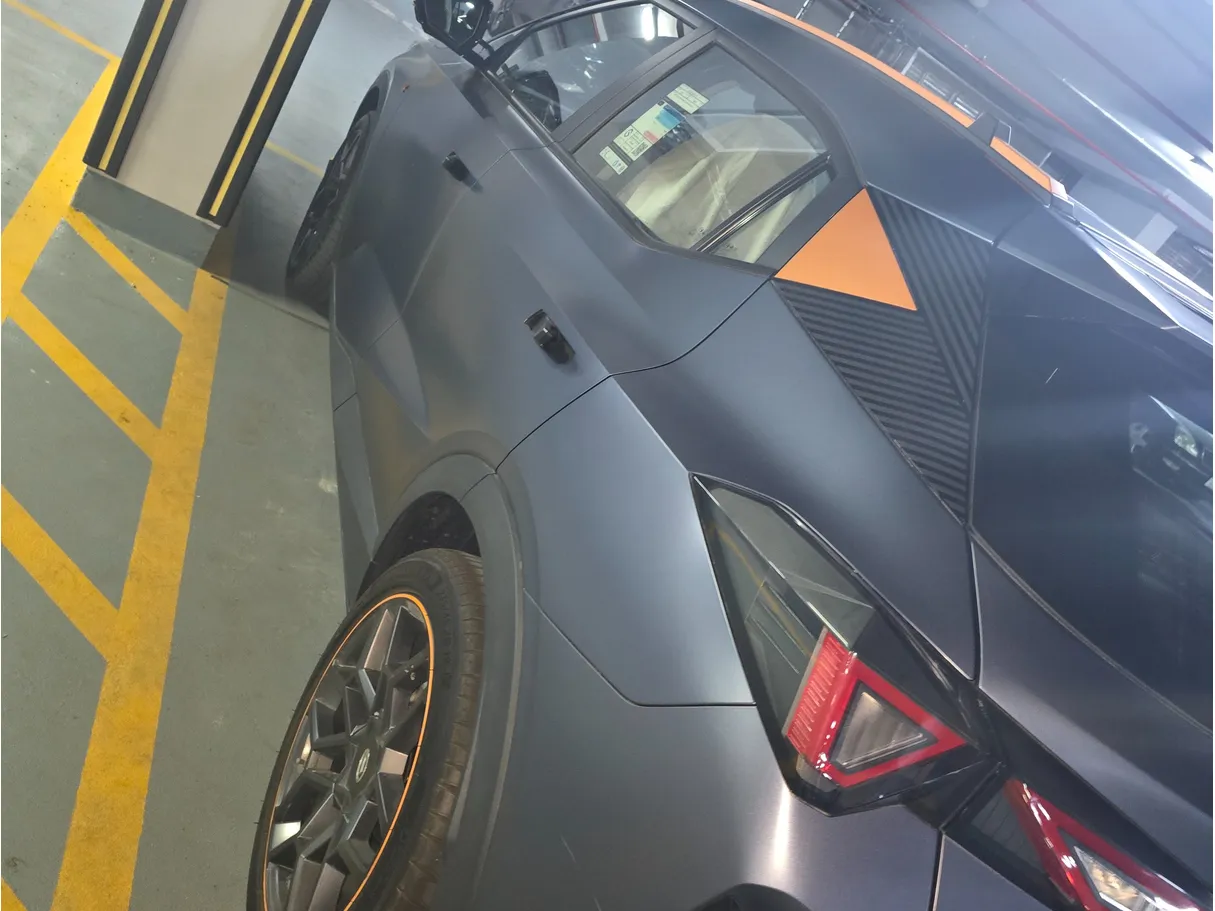 Car image 4