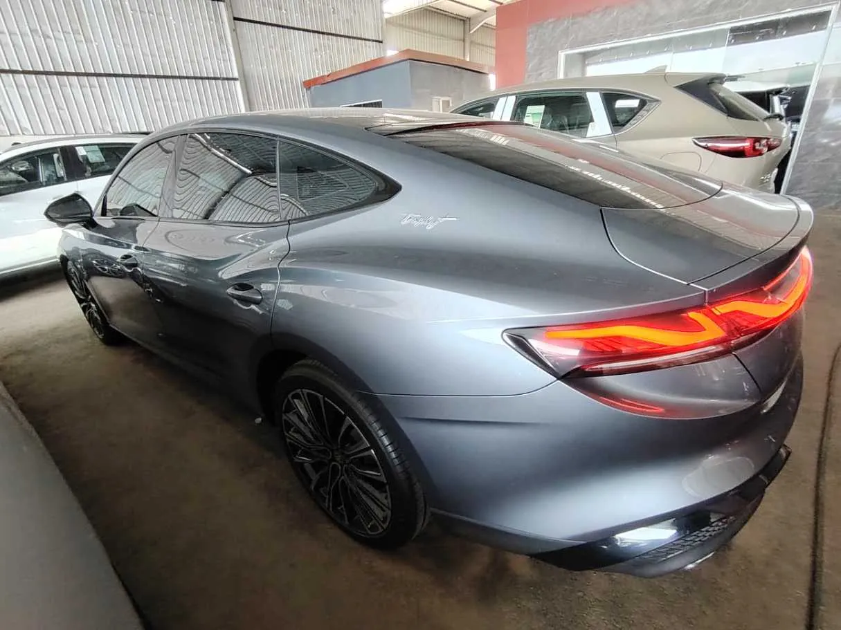 Car image 8