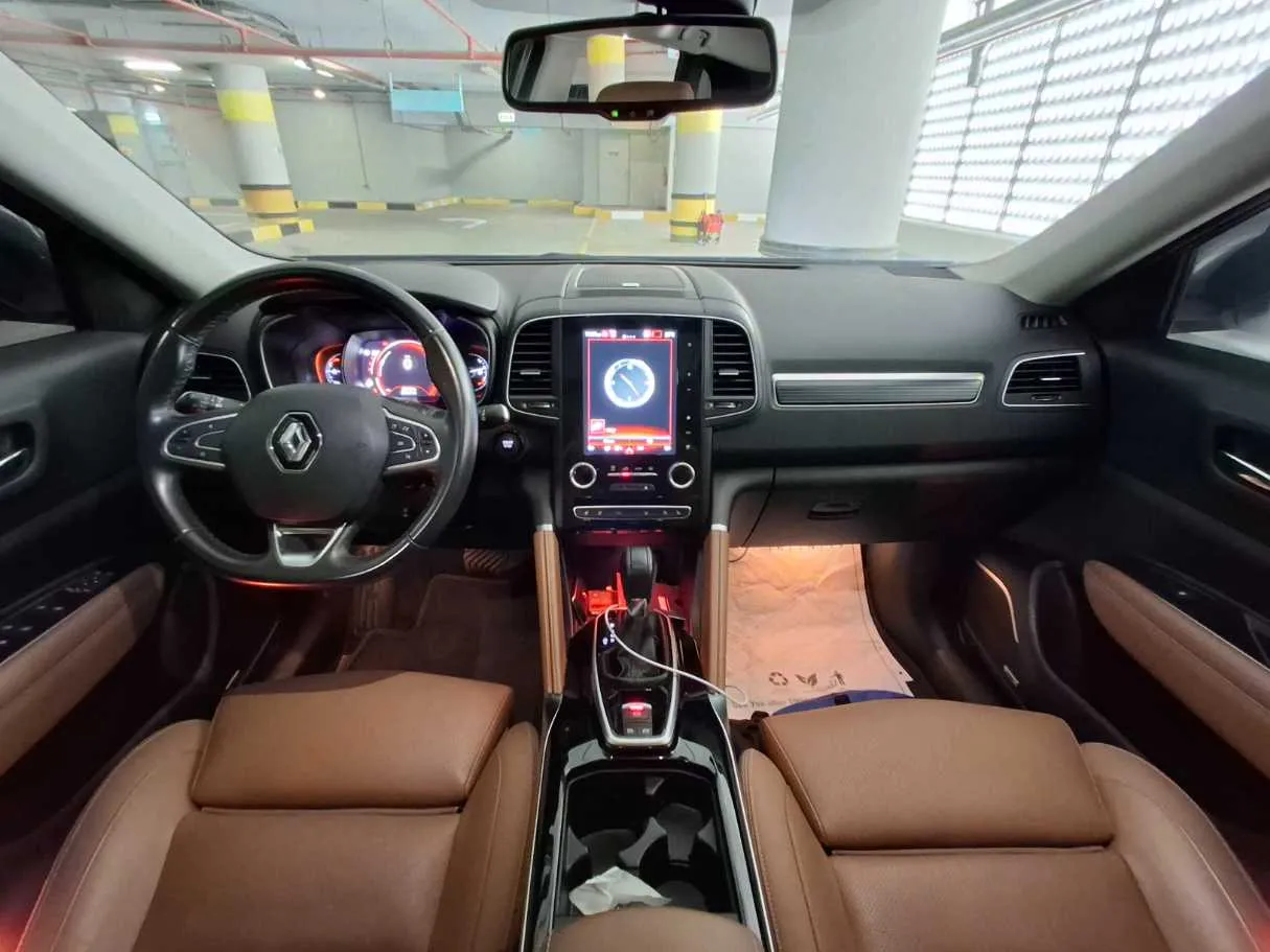 Car image 14