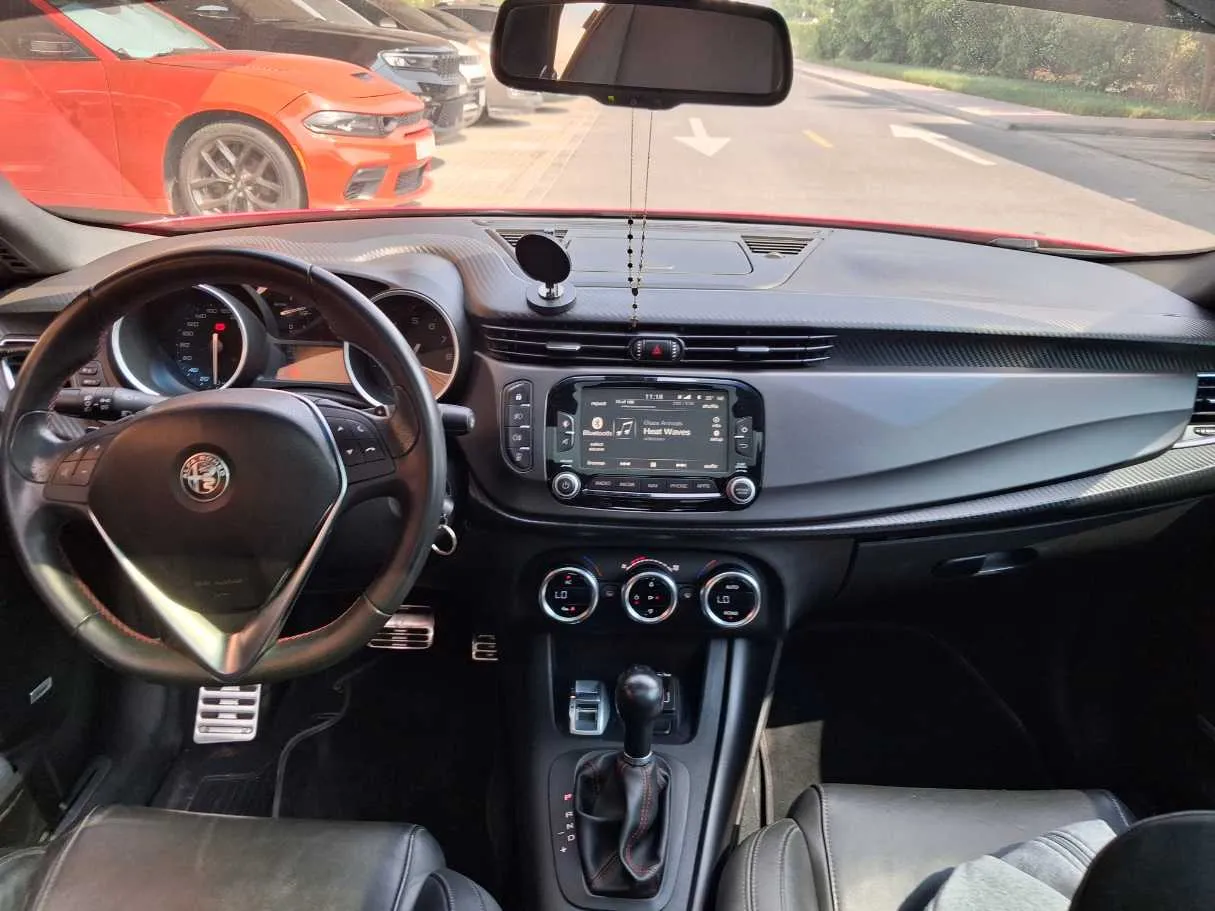 Car image 15
