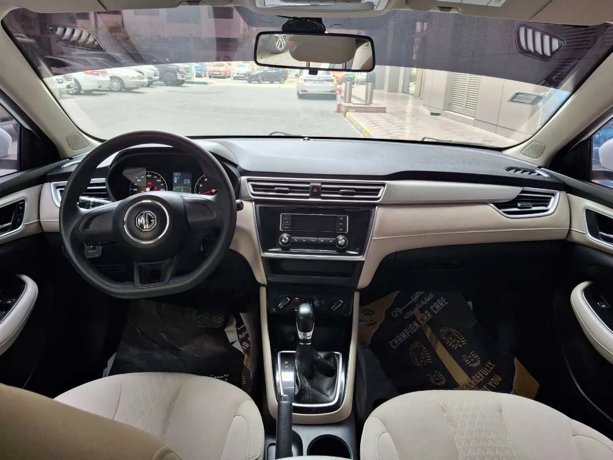Car image 15
