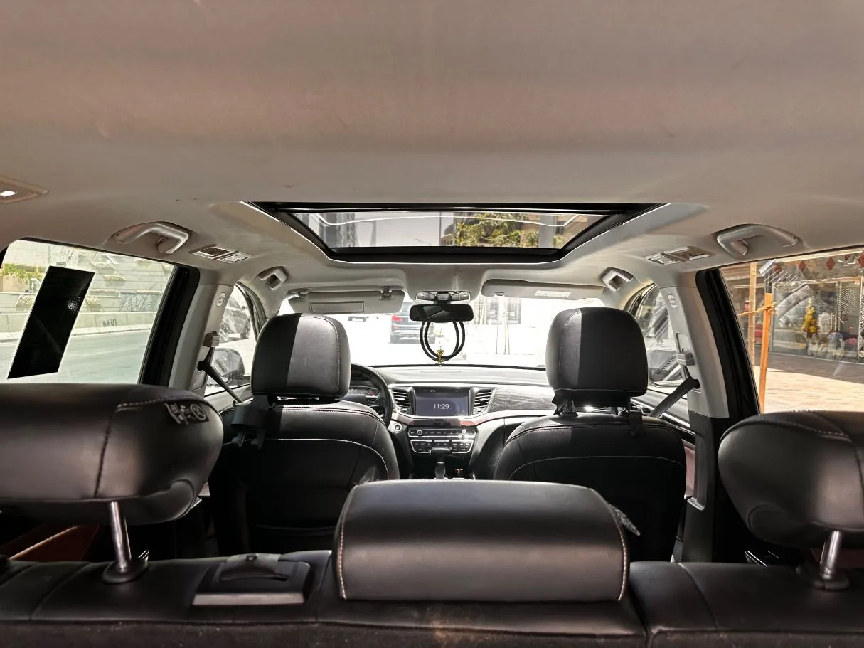 Car image 23