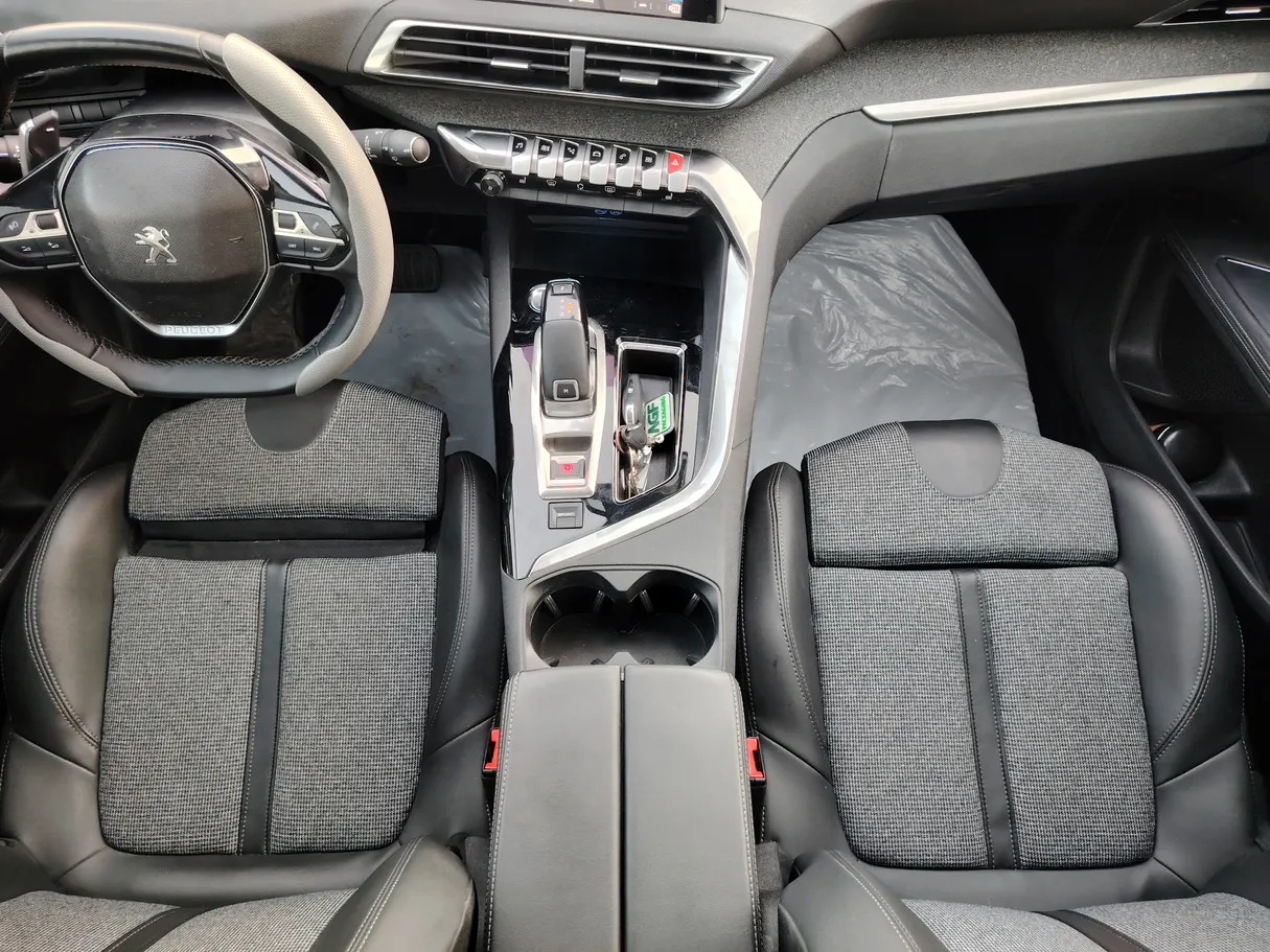 Car image 20