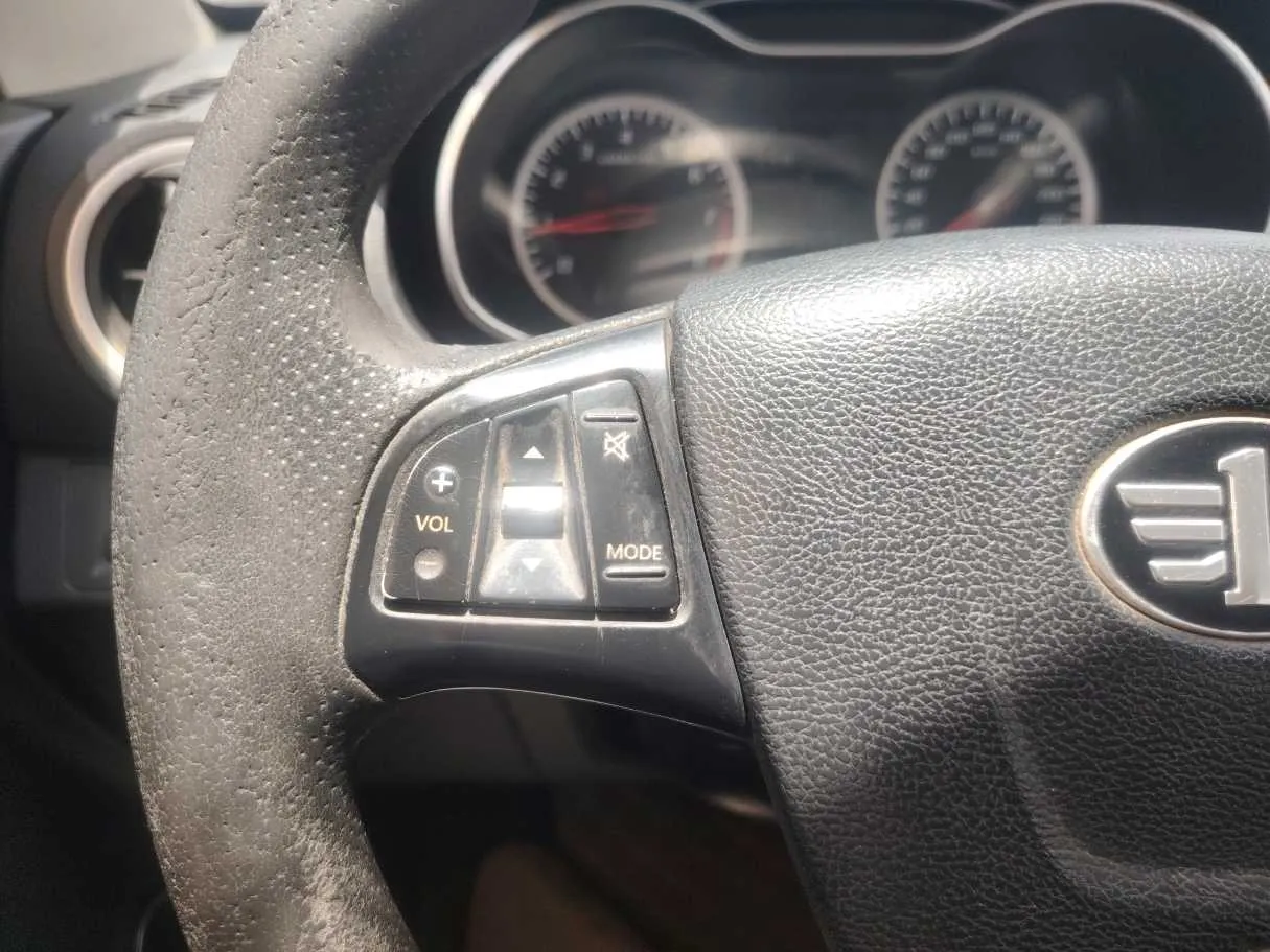Car image 26