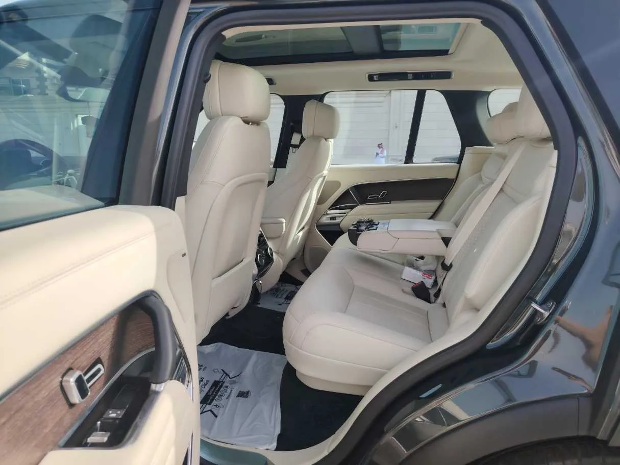 Car image 16