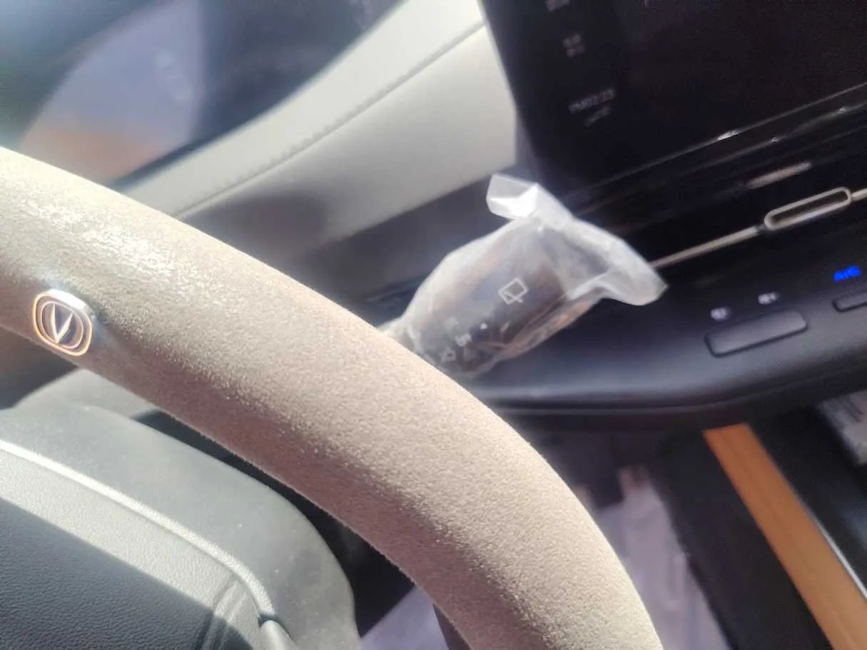 Car image 26