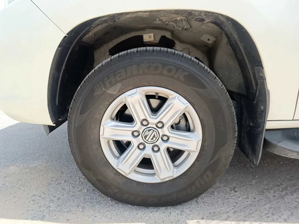 Car image 10