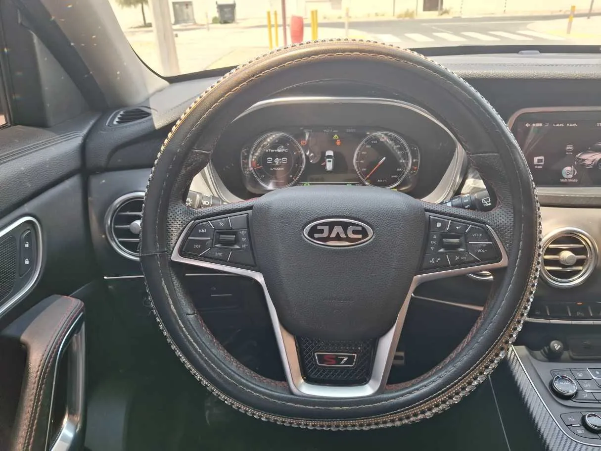 Car image 15
