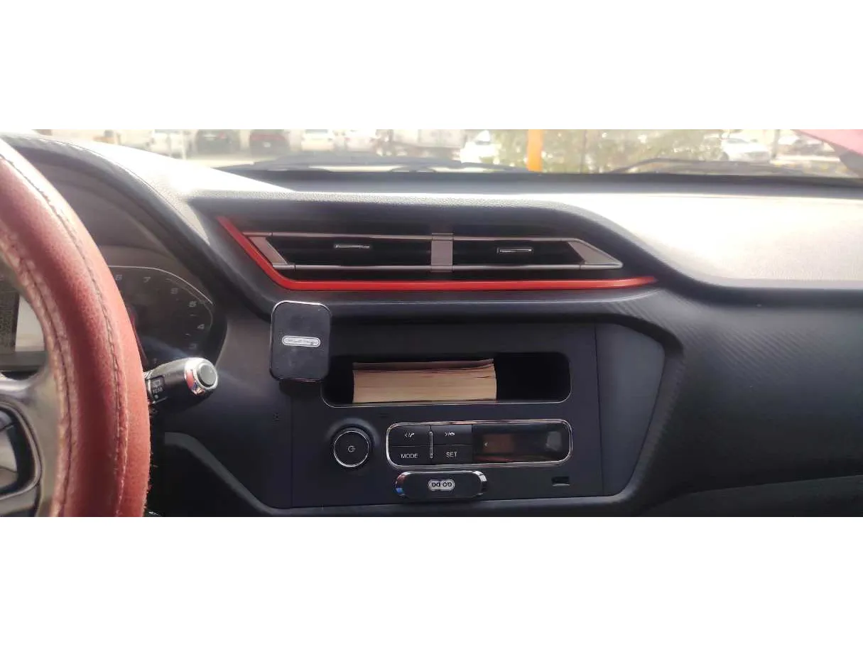 Car image 14