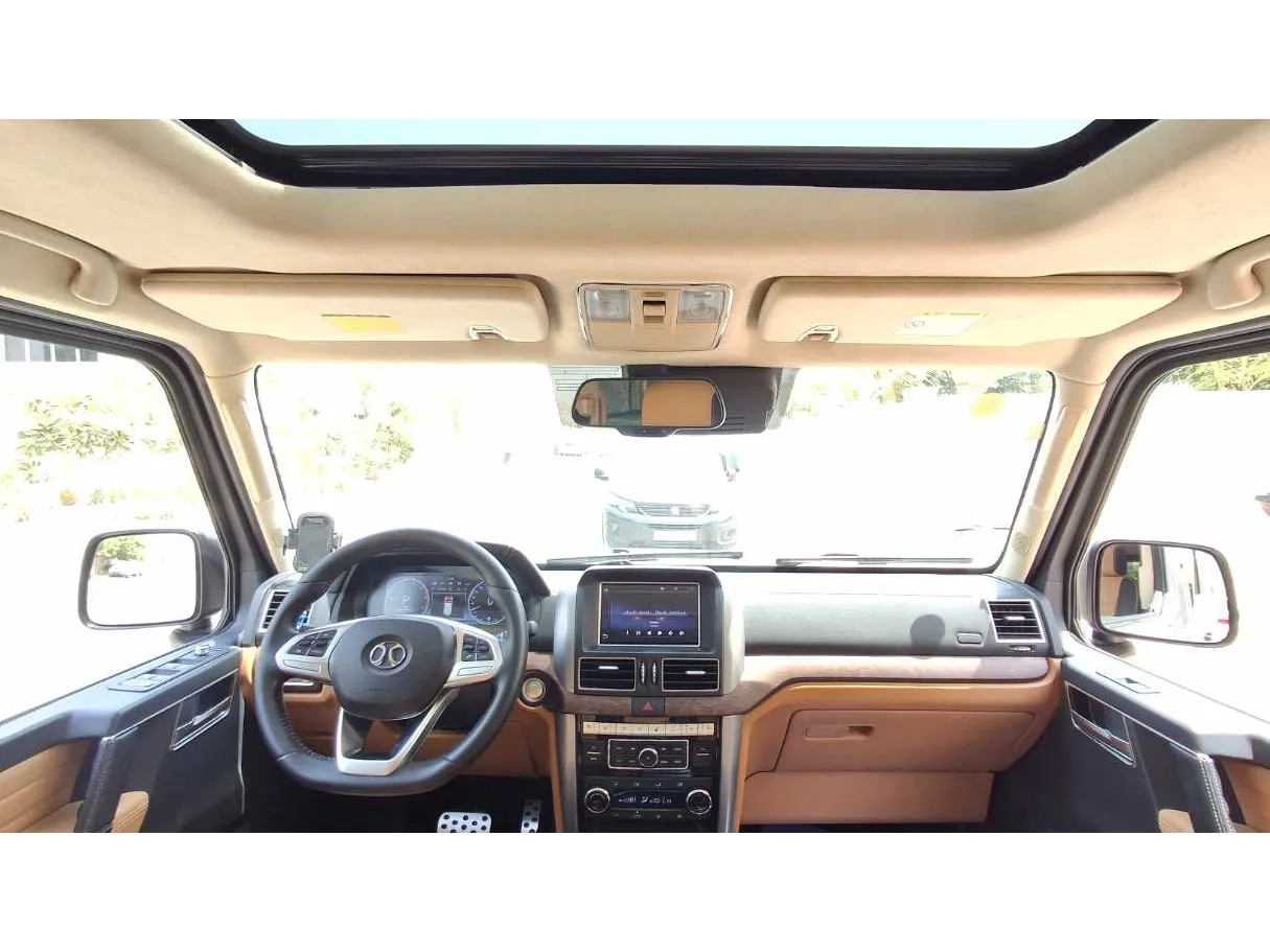 Car image 14