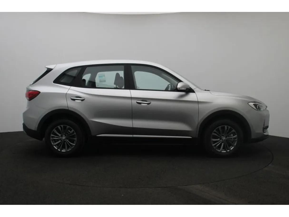 Car image 13