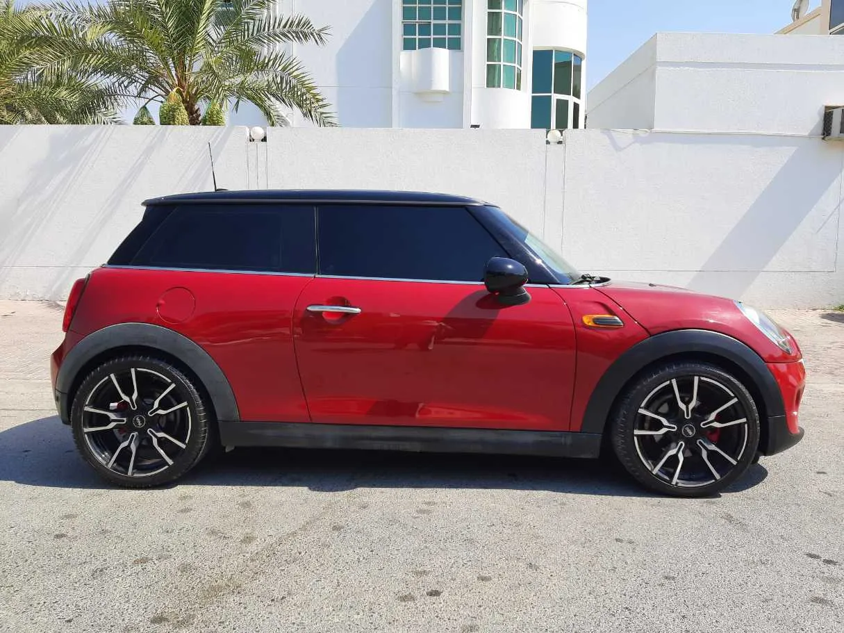 Car image 4
