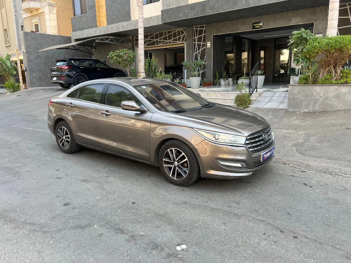 Car image 3