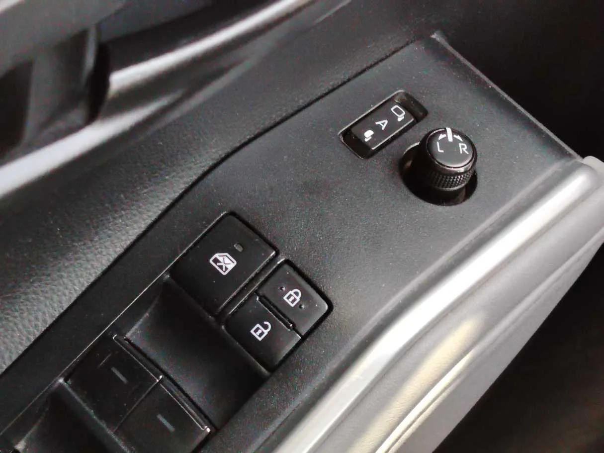 Car image 27