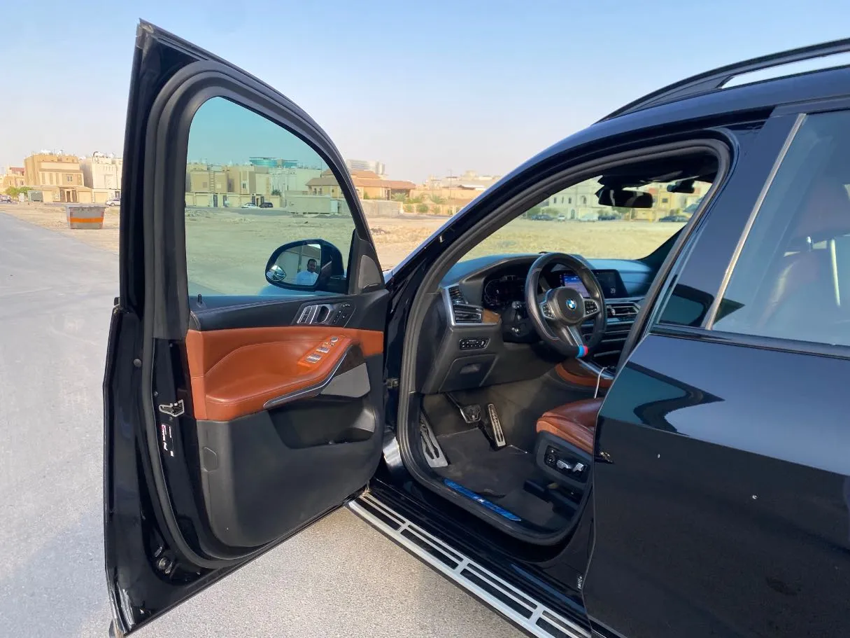 Car image 10