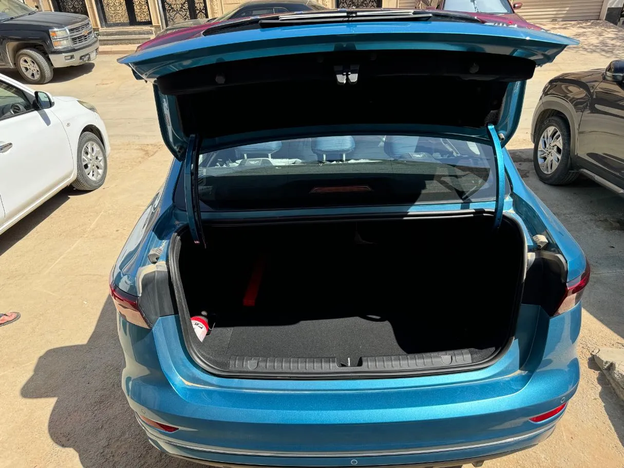 Car image 20