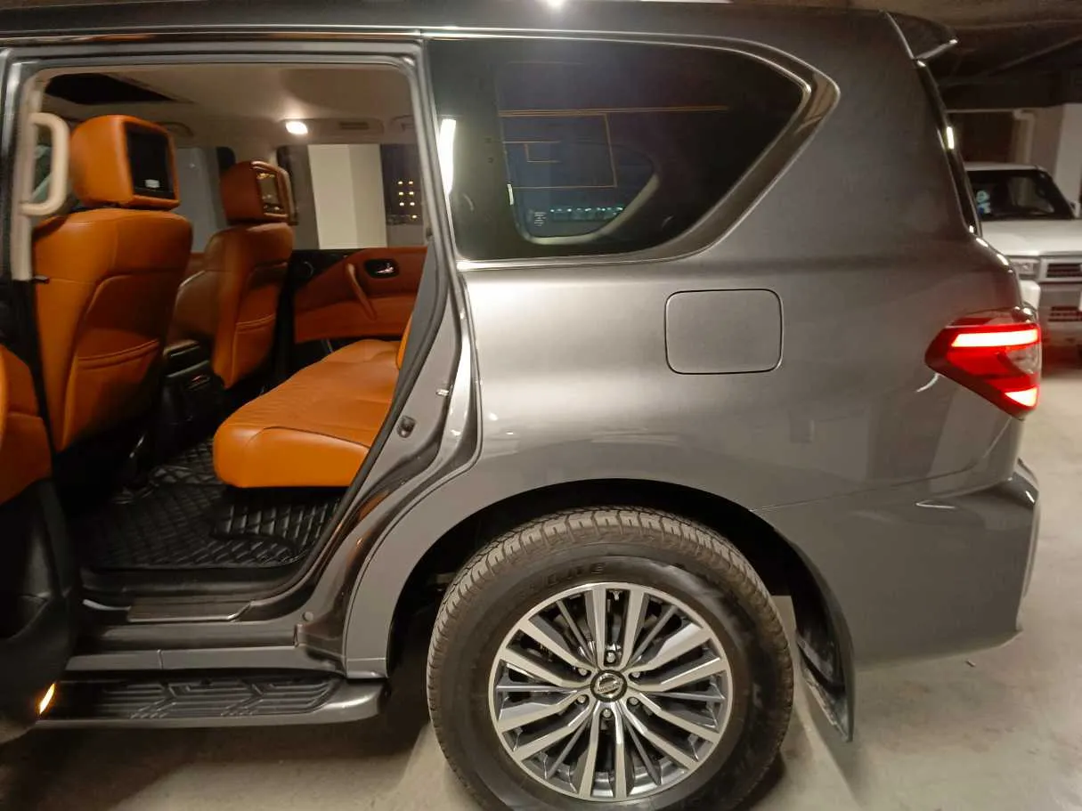 Car image 17