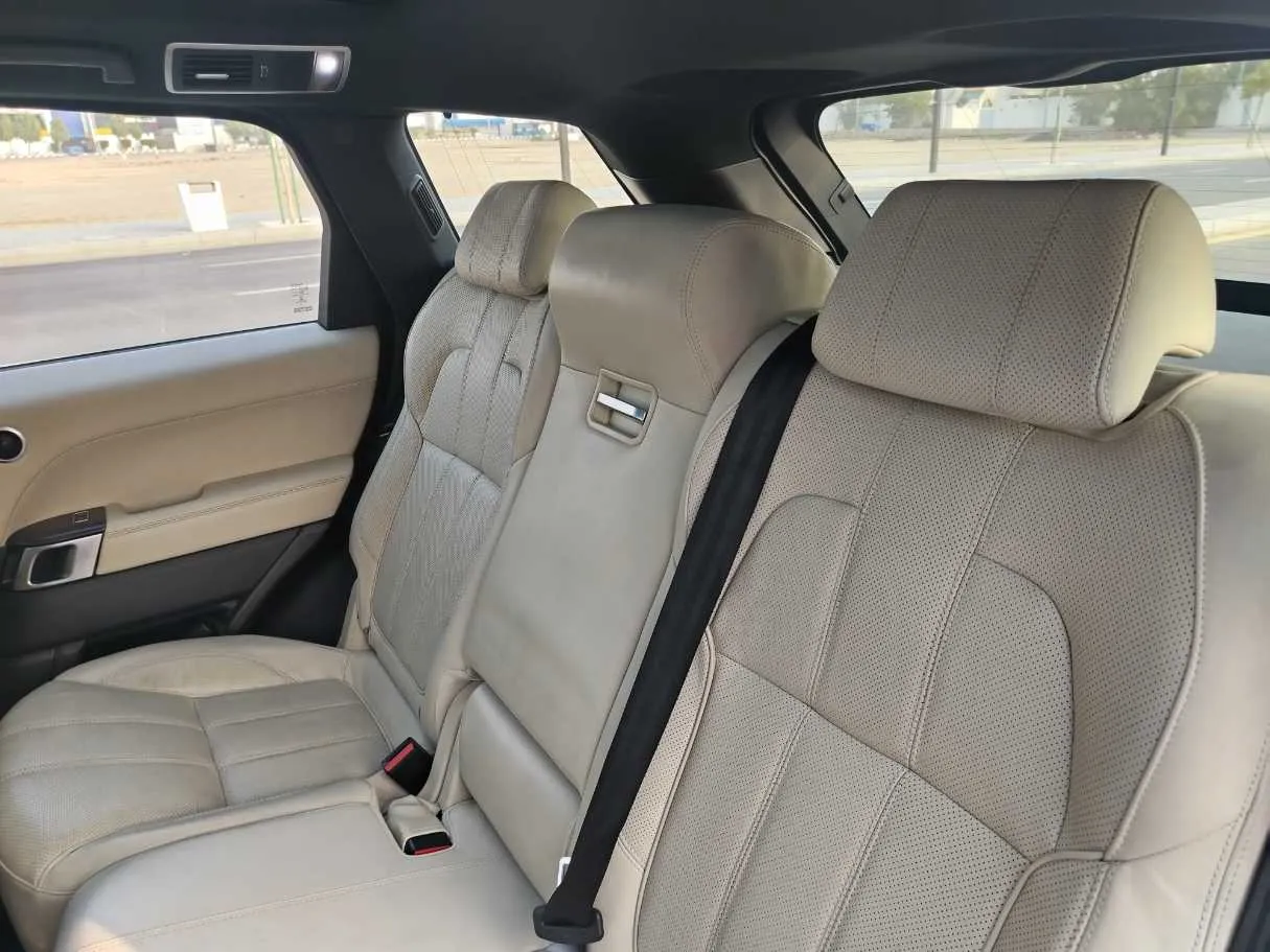 Car image 17