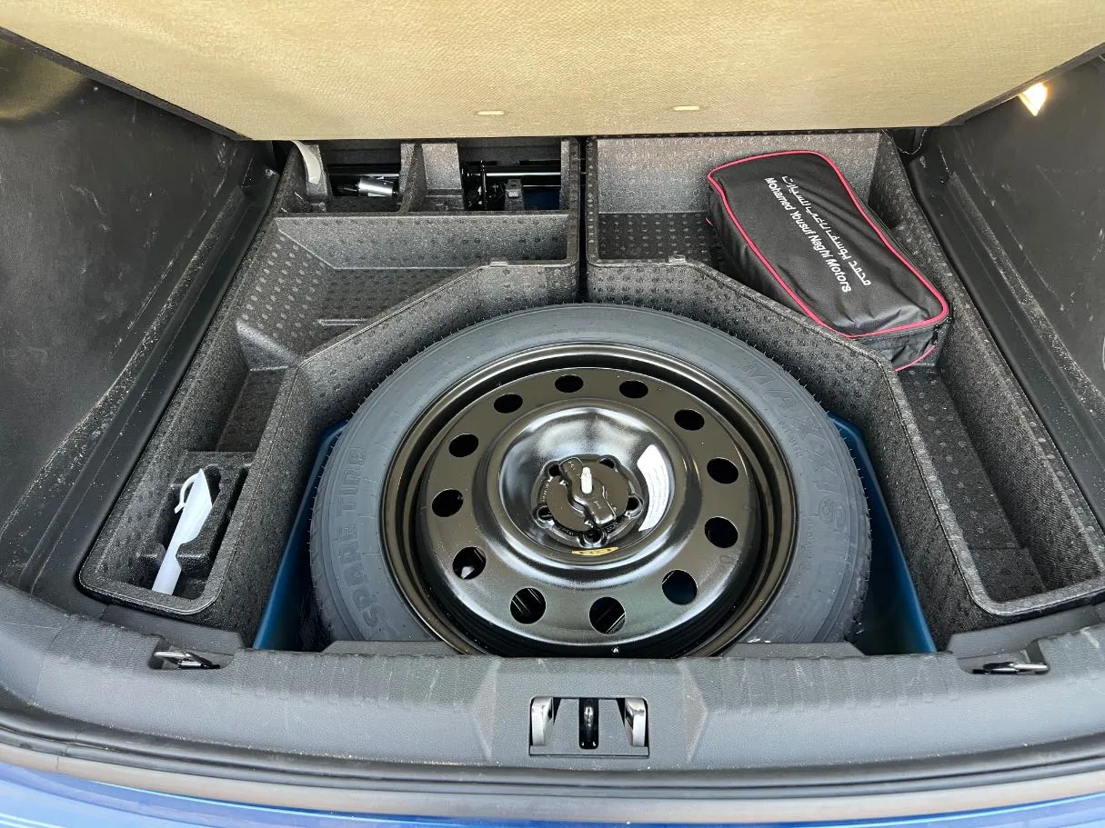 Car image 32