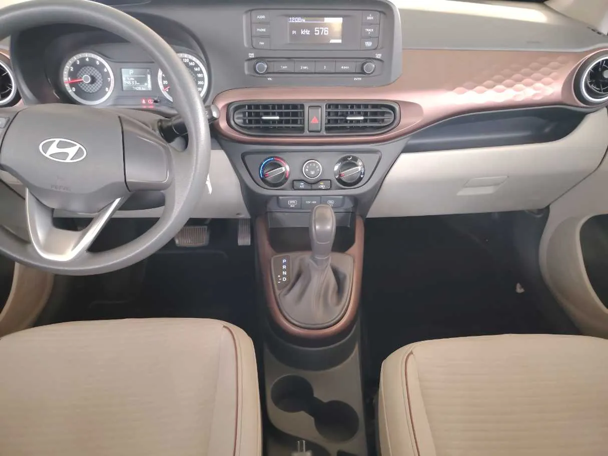 Car image 18