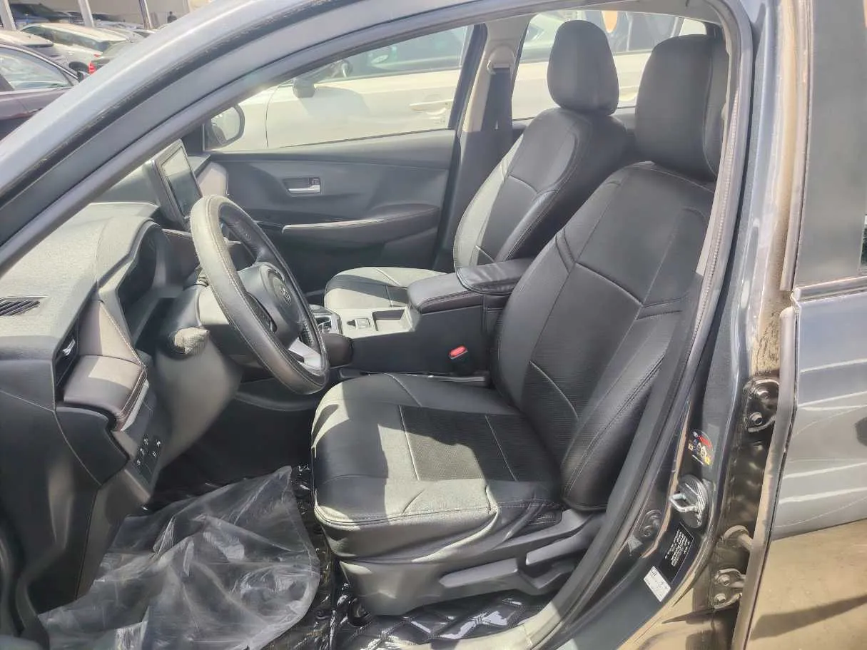Car image 13