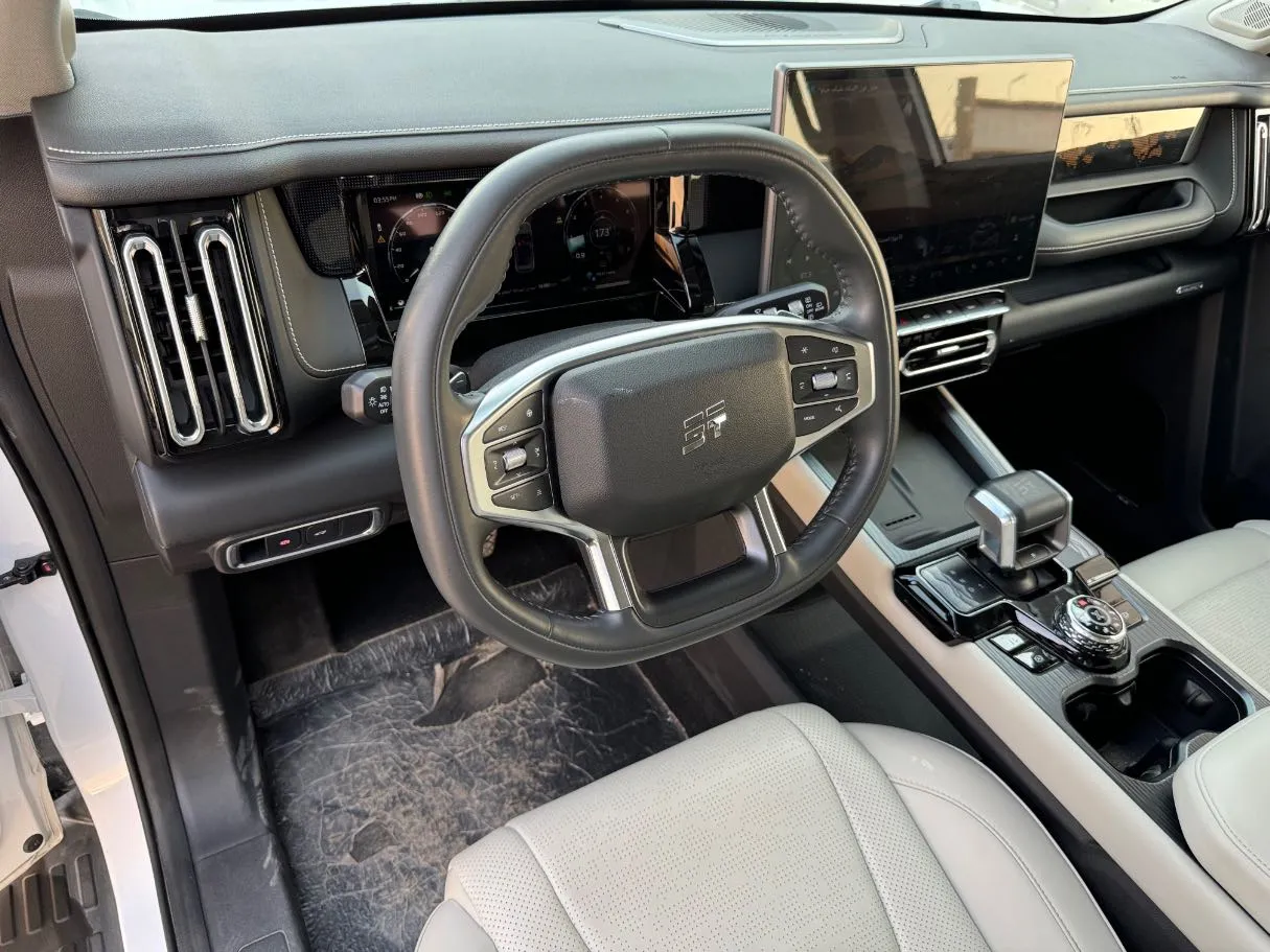 Car image 12