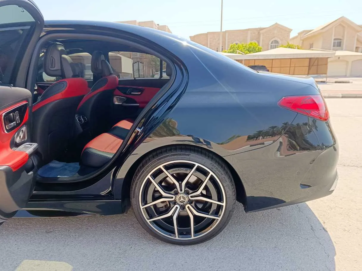 Car image 19