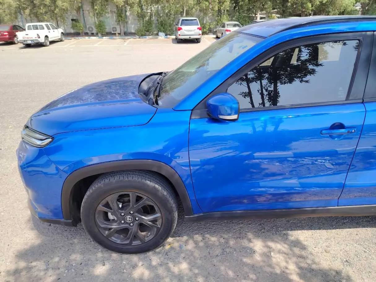 Car image 9