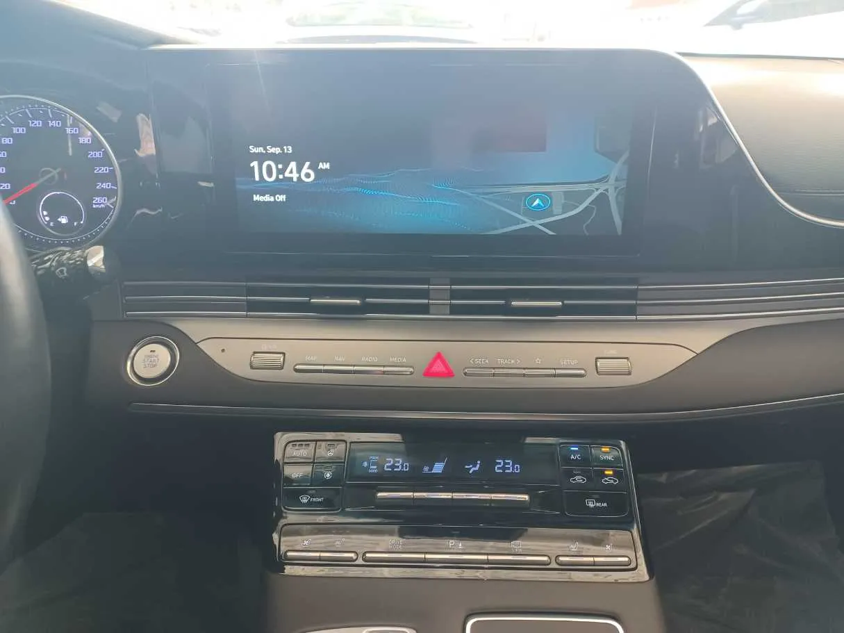 Car image 11